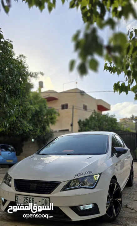 سيات ليون 2017  للبيع