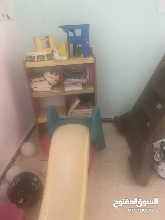 اثاث  مدرسة ورضة.  مكاتب  مستعملة بحاله الجيد جدا المفرق