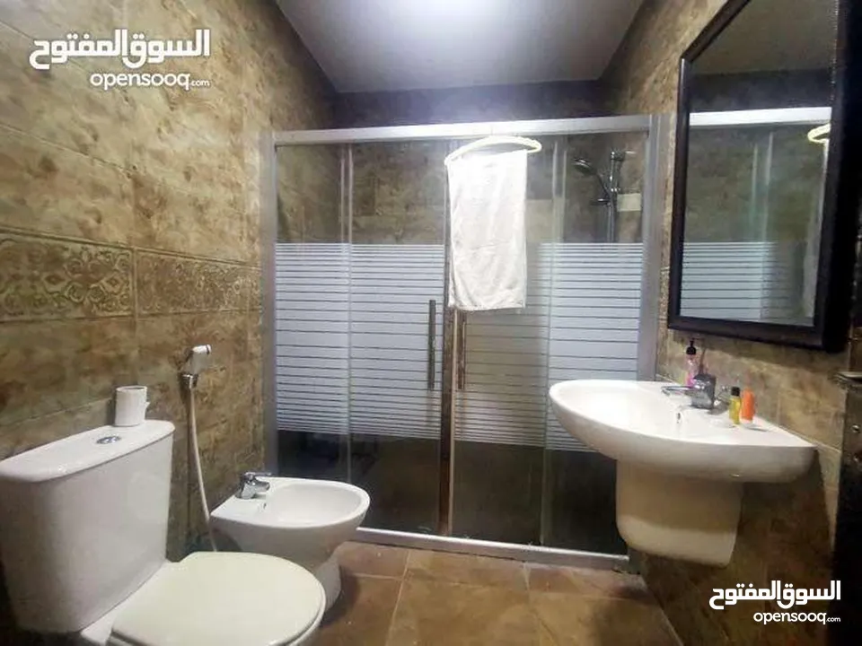 شقة مفروشة ( روف ) للايجار الشهري واليومي من المالك مباشر في شارع المدينة المنورة موقع حيوي