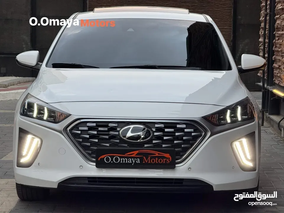 هيونداي أيونيك هايبرد مع فتحة سقف عداد قليل  بطارية مكفولة حتى 2028 و أعلى فئة إضافات و بسعر آلعرض