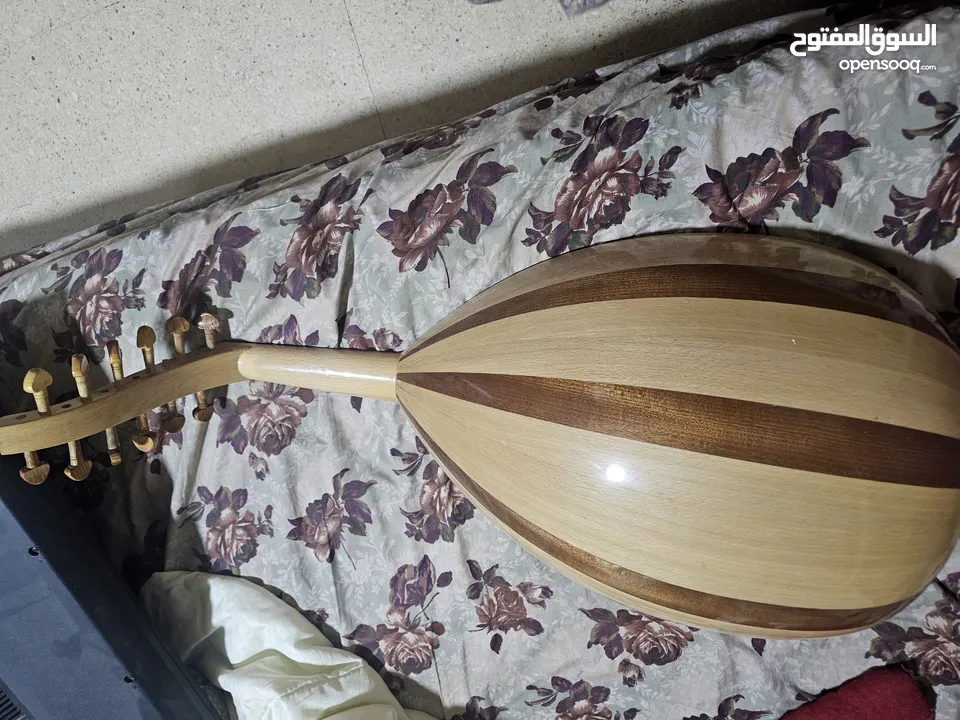 اله عود موسيقي للبيع