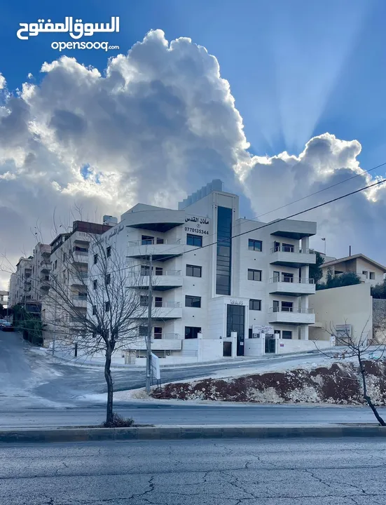 شقة مميزه وفاخره - الجبيهه- ام زويتينه-شارع الاردن - بالقرب من مدارس الرواد ومسجد سويلمين- اطلاله