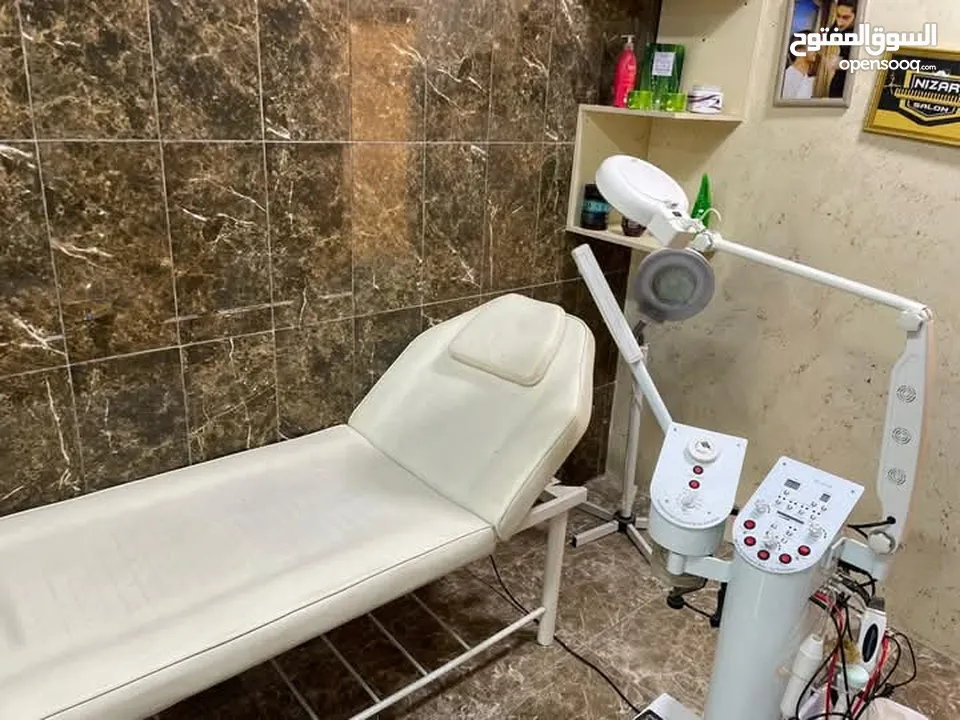 صالون رجالي طابقين مجهز بالكامل في منطقه ابو نصير حي ااضياء للبيع المستعجل