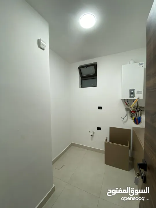 شقق فاخرة 240 متر و 200 متر 4 نوم و 3 نوم بتشطيب فاخر وبسعر مميز في أجمل مناطق طريق المطار البنيات
