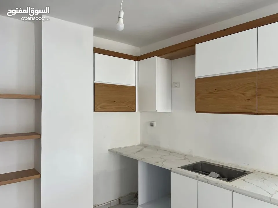 شقه فارغة للايجار فرب  الكلية الأهلية وشارع ركب