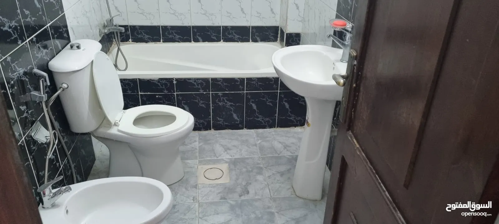 شقة مفروشة للايجار بجانب ملعب جامعة العلوم التطبيقية - شفابدران