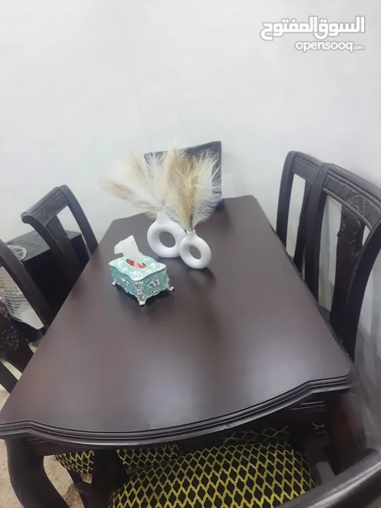 طاوله سفره خشب زان بالكامل 6 كراسي ضغط استعمال اشي بسيط جداً ..