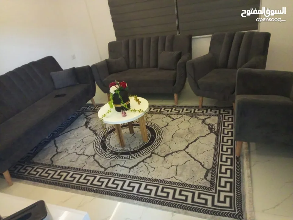 شقه للبيع في طولكرم مساحه 138متر ثلاث غرف وحمامين وصاله ومطبخ وبرندتين