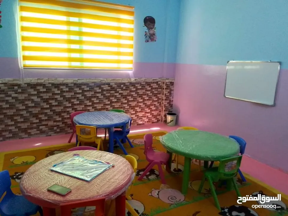 مبنى مخازن تجارية وروضة للبيع