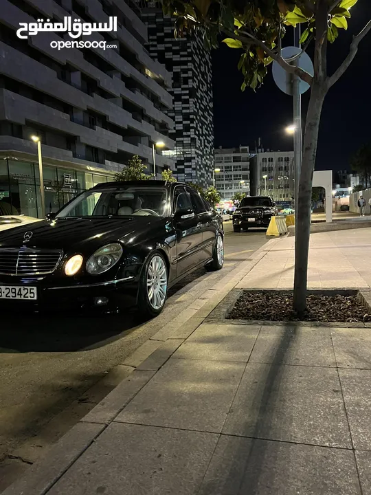 مرسيدس ‏E200 2005 أفنجارد  فل الفًل فحص ثلاثة جيد ضربة وسط الشاصي يعني تعتبر أربعة جيد