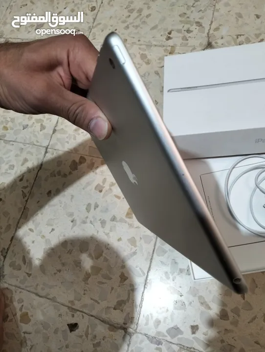 السعر 160 دينار    ...ولا نقره الجهاز عل واقع اجمل بكثير ايباد 9 جديد ...64جيجا  استخدام 3 اشهر فقط