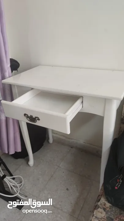 طاولة(3kd) وليس (30) (تسريحة) مكتب ترابيزة بدرج صغير