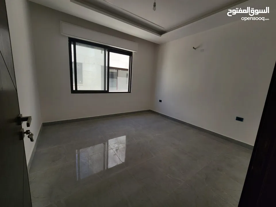 شقة فارغة للبيع بالقرب من دير غبار - ref : 14588