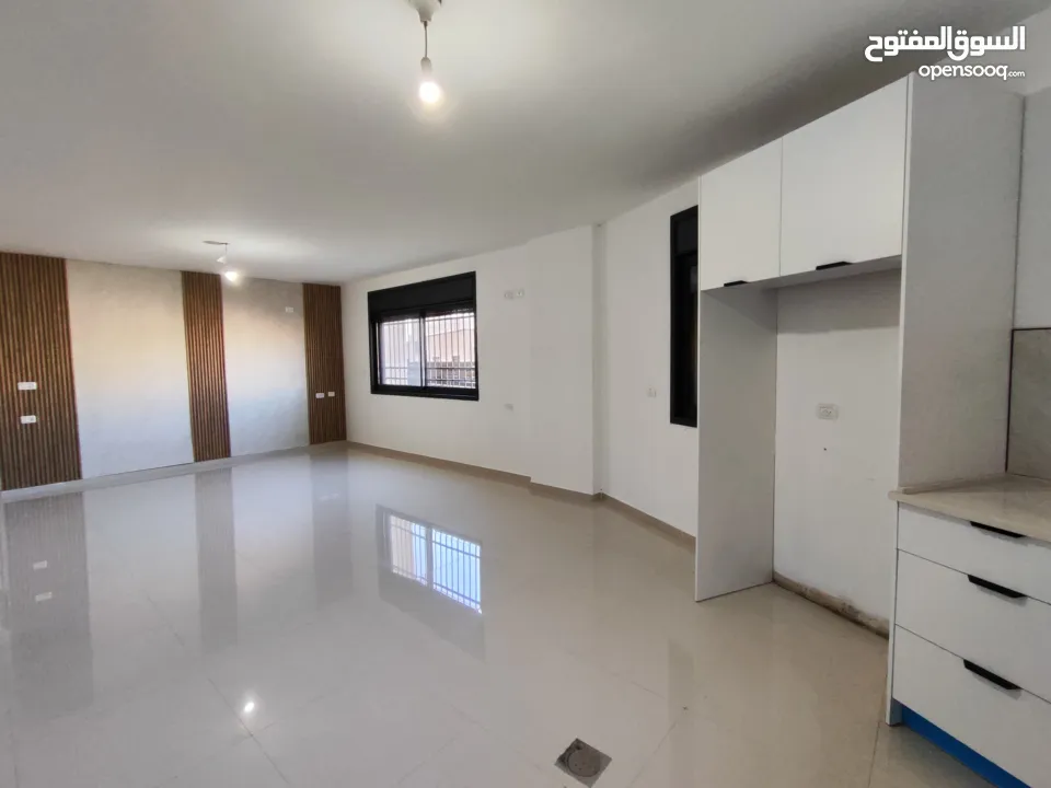 شقة مع حديييقة للايجار في عين مصباح