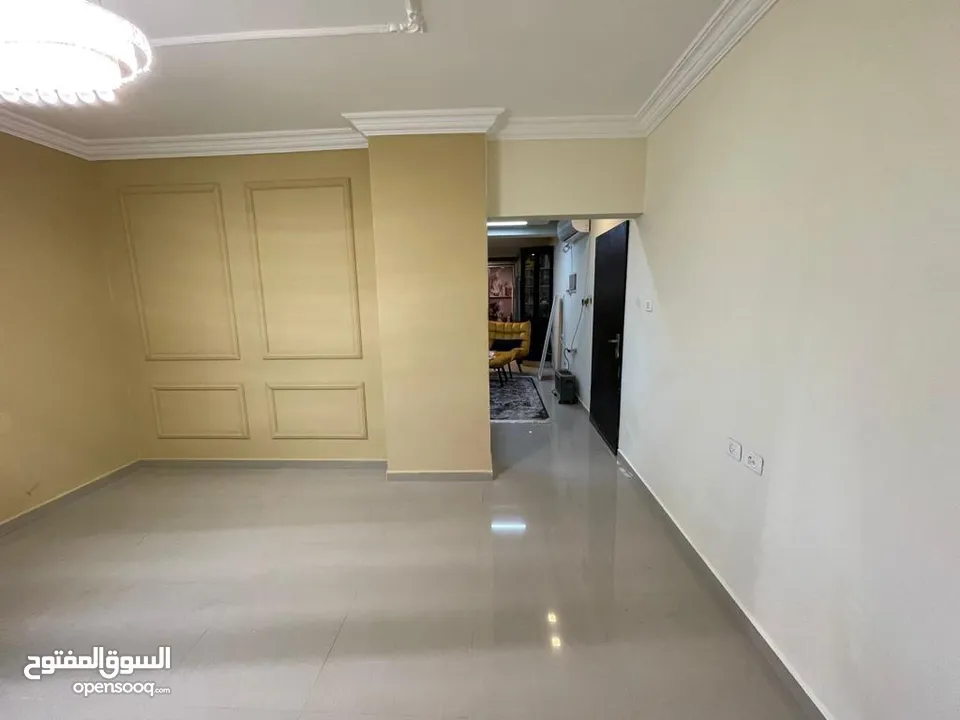 للايجار في عين منجد شقه ديلكس غرفتين نوم