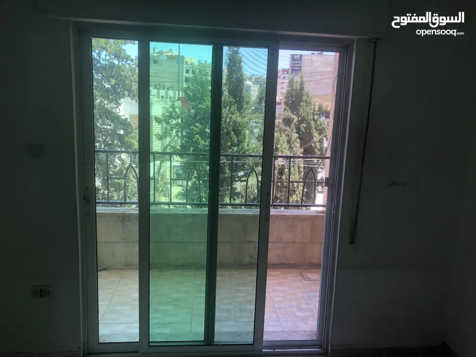 Empty apartment for Rent