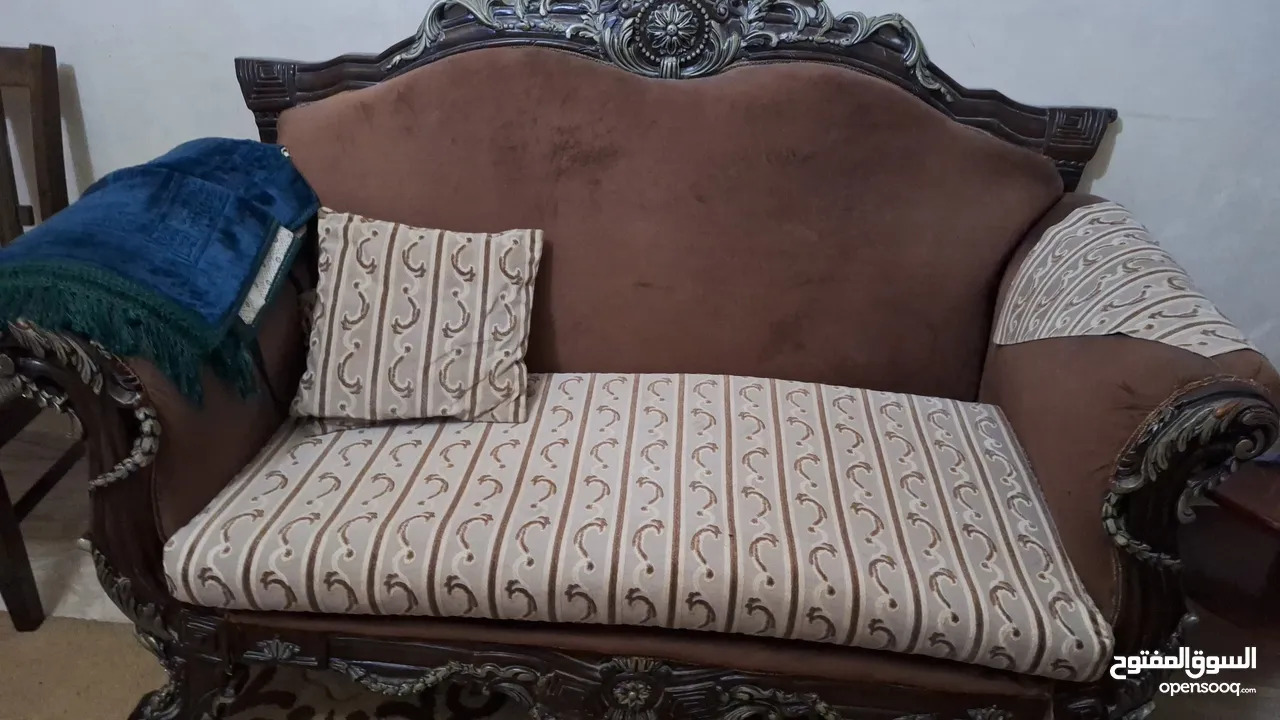 كنب مستعمل للبيع تفصيل خشب حلبي