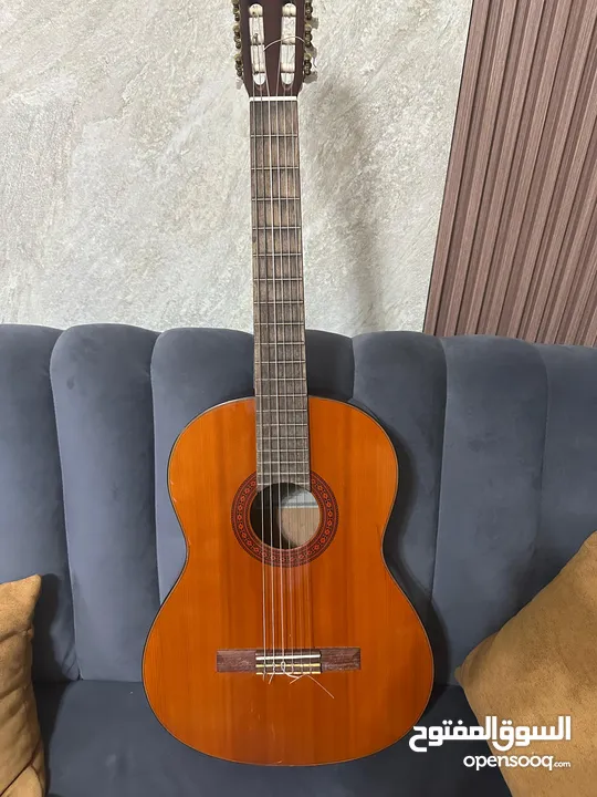 guitar classical yamaha c70 جيتار كلاسيكال    نوع ياماها احترافي شبه جديد مع اوتارو الاصلية