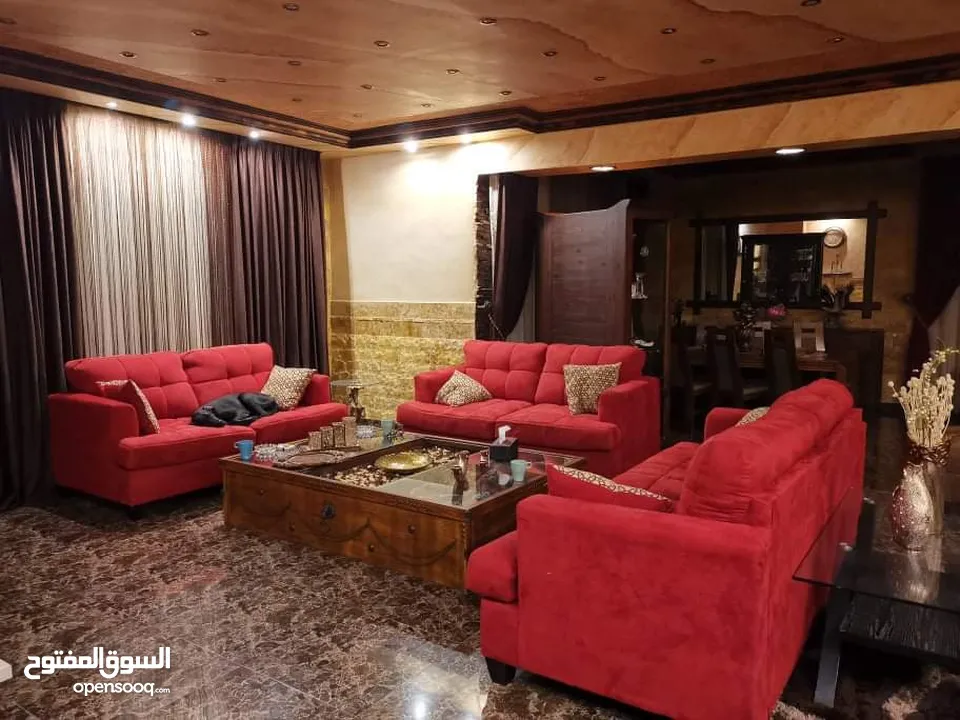 من المالك مباشره - الفحيص - روف اربع غرف ماستر مع طله بانوراميه