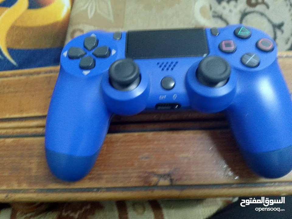 ...................... PS4 سليم 500GB + يد أصلية + يد.كوبي.- شبه جديد