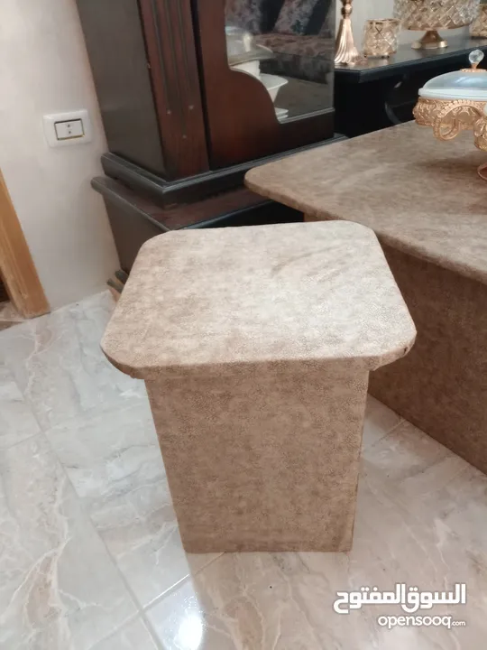 طاولة وسط مع 4مرافات
