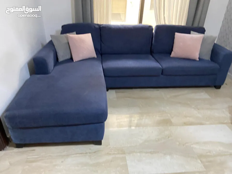 للبيع تقم كورنر مميز المقاس: 2.80 × 2.00 متر + قطعة جانبية 1.60 متر  المواصفات:  مصنوع من أجود أنواع