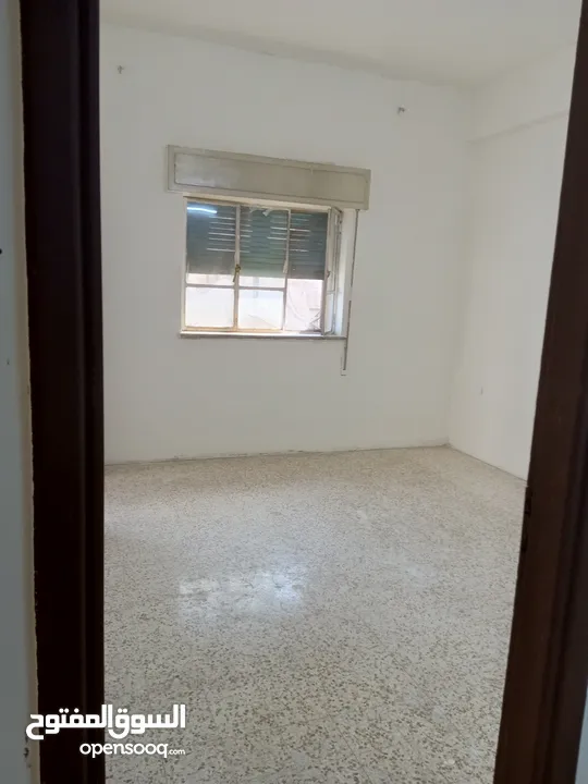 شقه للايجار جبل الحسين مقابل اداره المناهج