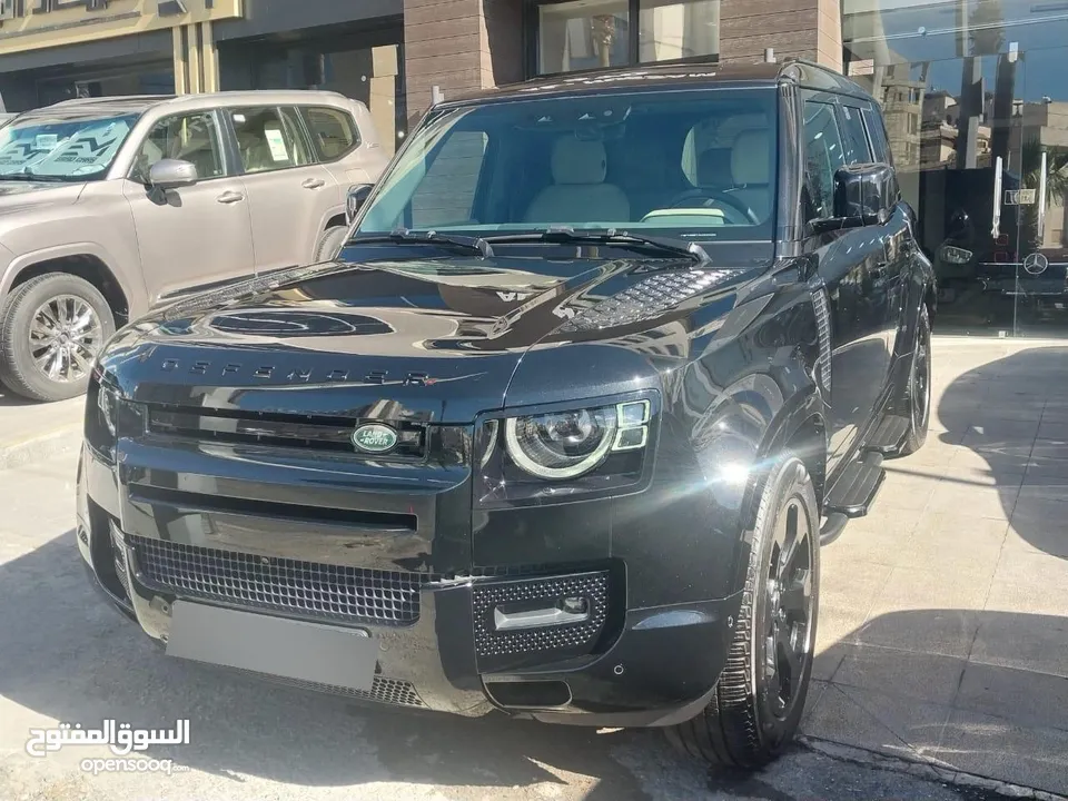 Land Rover Defender 2023 dynamic Black Edition Plug in hybrid