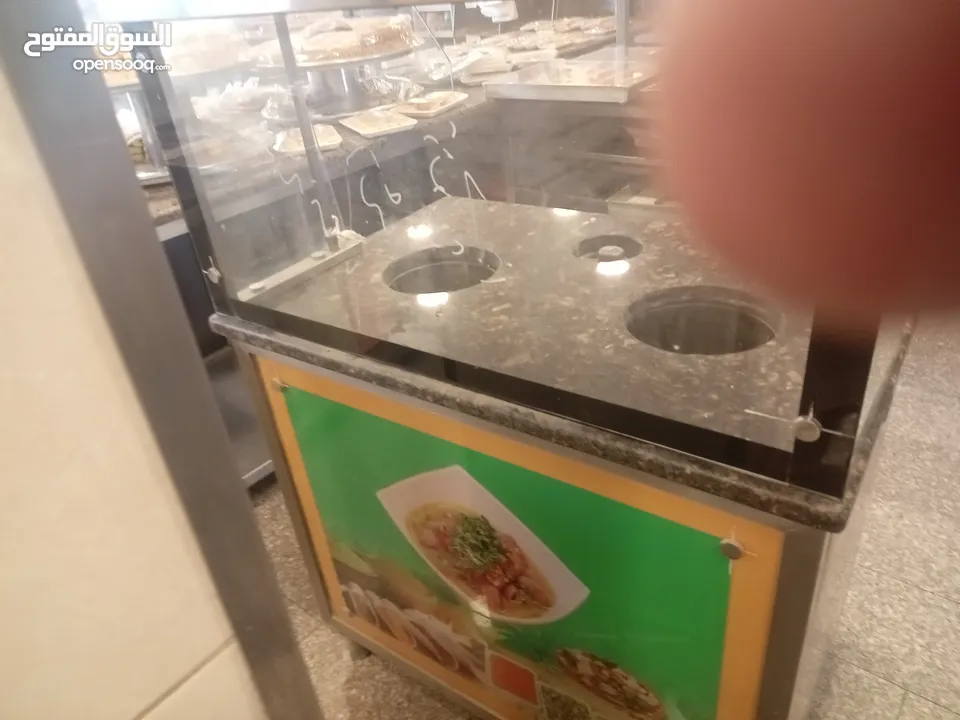عدة مطعم للبيع مستعملة بحالة ممتازة جدا  البيع بداعي السفر..................................