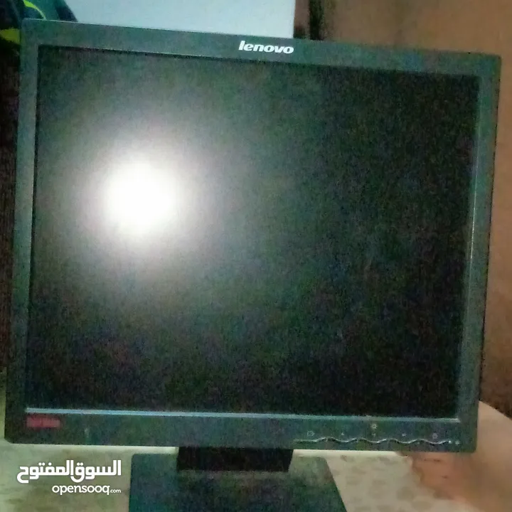 شاشه   Lenovo thinkvisio لا تاخذ مساحه كبيره من المكتب