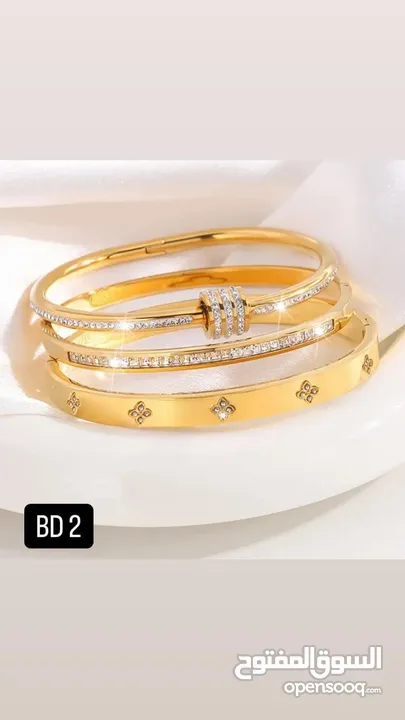 Ladies assorted accessories excellent quality and in affordable price . Amazing collections
