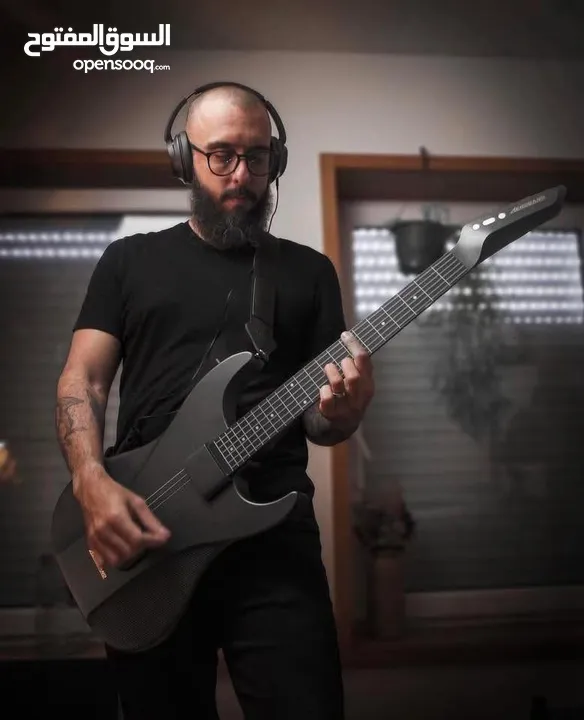 Aeroband smart guitar redefines music with technological innovation