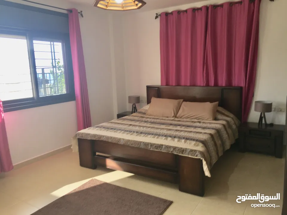 خلف الجاسمن مباشرة