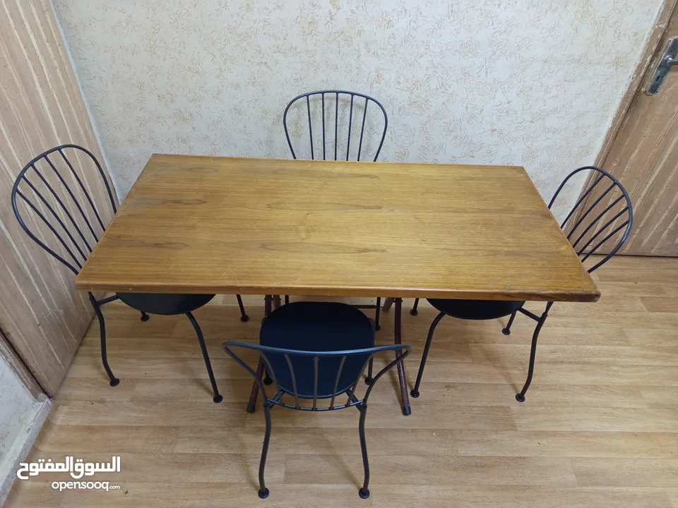 طاولات مطبخ وكراسي من lkEA حديداو  للجلسات الخارجيه