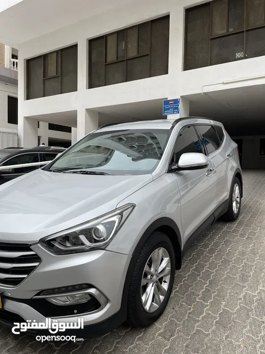 Hyundai Santa Fe 2016 lady driven