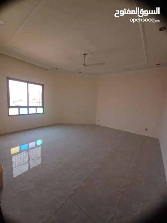 شقة للايجار في المحرق/3غرف4حمامات،مصعد(Apartment for rent in Muharraq/3 r, 4 b, elevator)