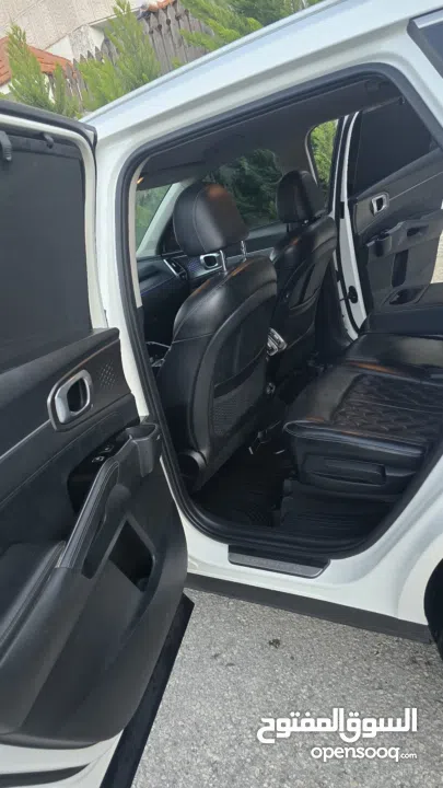 كيا سورنتو  فل الفل ما عدا فتحه الجب بصلاه ع النبي بالكرتونه