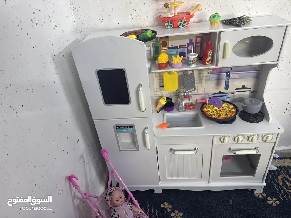 لعبه مطبخ كبيرههههه اشتريتها من يومين لبنتي بس بطلت بدها الياها من ايكيا