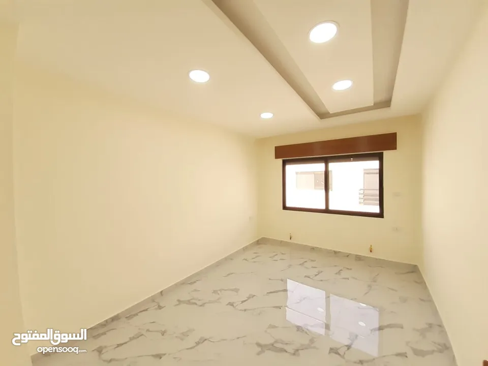 شقه للبيع فاخره جدا في اجمل مناطق حي الياسمين تشطيبات ولا في الاحلام من المالك مباشره سعر لقطة 49000