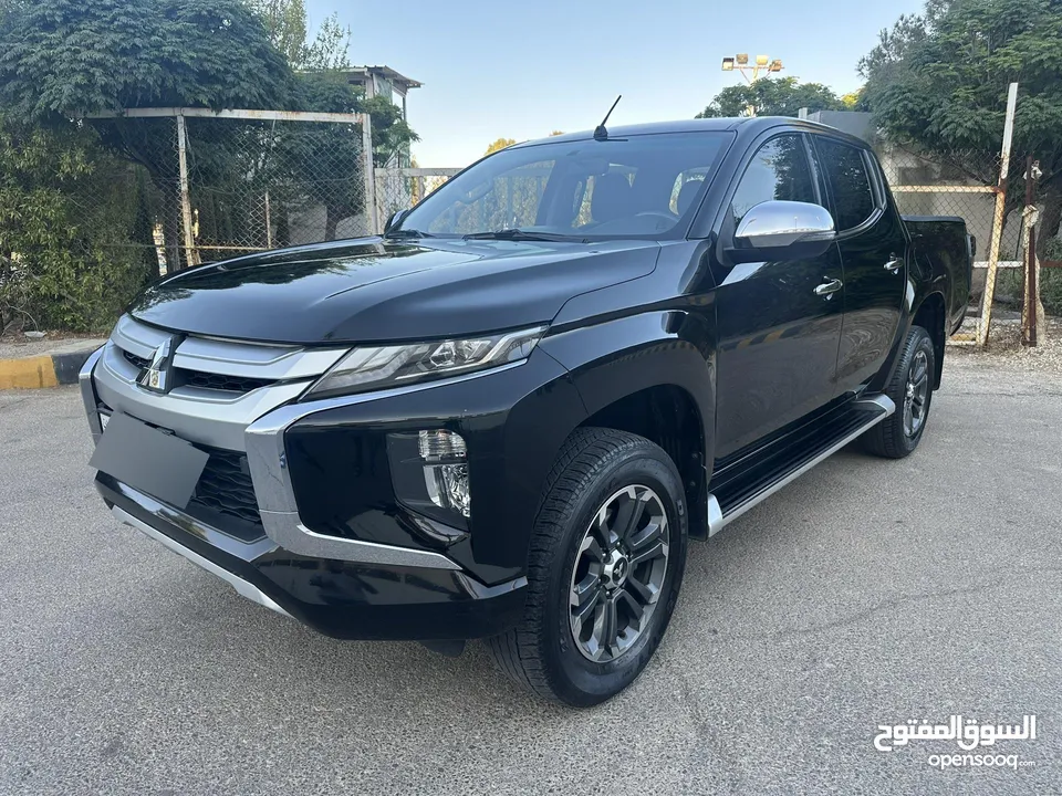 ميتسوبيشي L200 سبورتيرو موديل 2022 وارد الشركة أعلى صنف مع ديفلوك مالك واحد للبيع