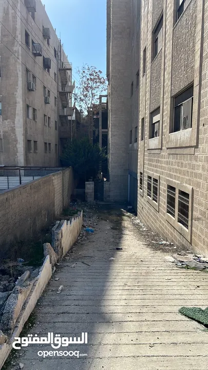 مجمع تجاري للبيع  على اوتستراد الزرقاء بموقع ممتاز جدا