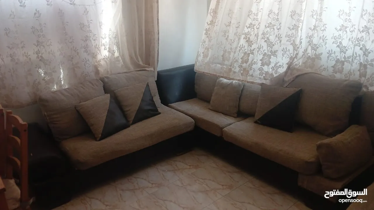 كنب وكورنر وغرفة نوم وثلاجة للبيع المستعجل