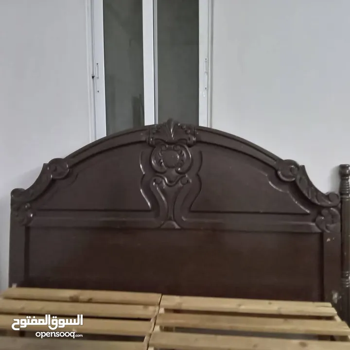 غرفه نوم لاتيه 18 بحاله جيده جدا سرير مع خزانة ودرجين وتسريحة مستعملة للبيع