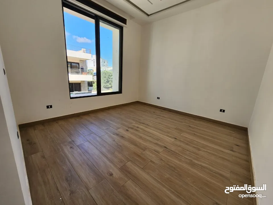 شقة أرضية مميزة في عبدون للبيع بموقع حيوي   الرقم المرجعي : 14199