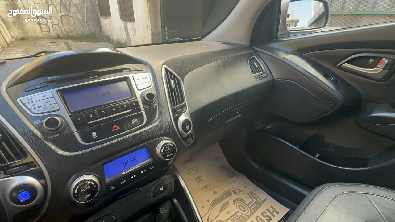 2009 ‏Hyundai توسان LX20 اربع ابواب، اللون فيراني، الكراسي جلد والسيارة 92,000 كيلو فقط وبحالة رائعة