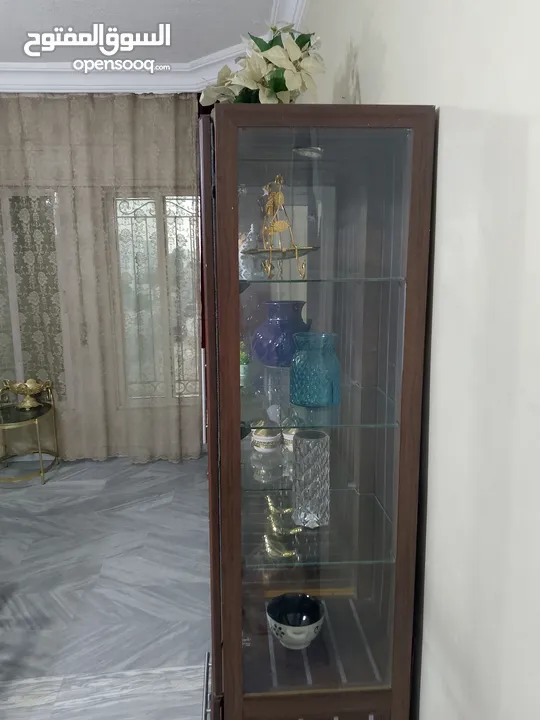 بوفيه للبيع.