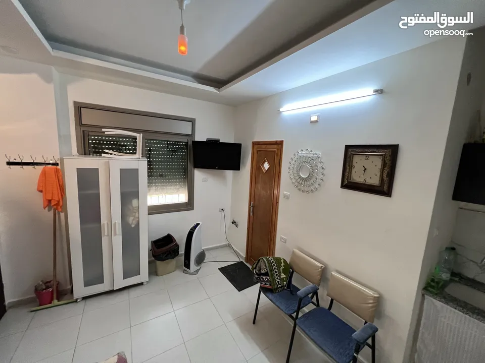 ستوديو مرتب مع موقف سيارات ،، لدكتور/ه او موظف او طالب طب او الزائرين