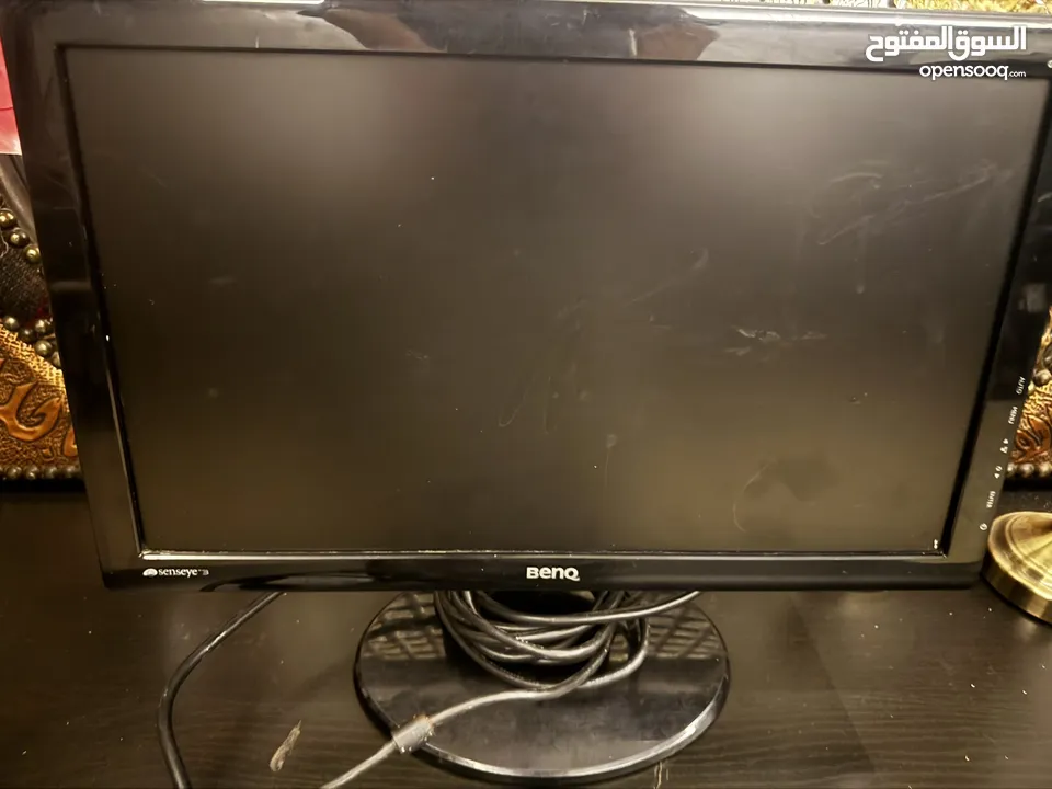 شاشهbenq 950is(شاشه كمبوتر مع وصلاتها )