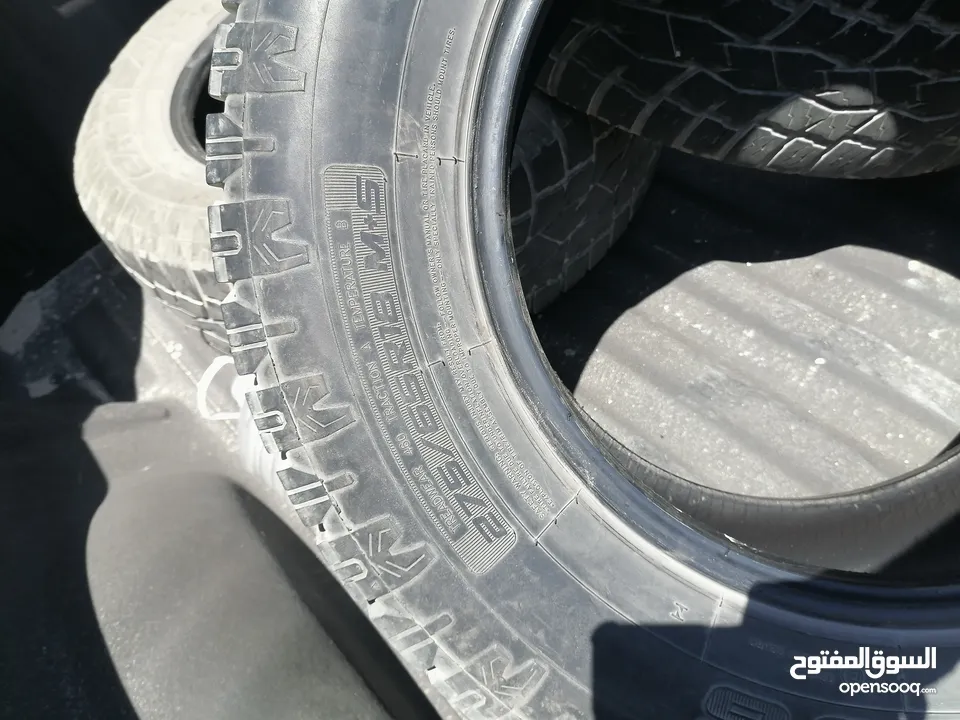 ثلاث فردات كوشوك بحاله جيده للبيع قياس18 بسعر75دينار