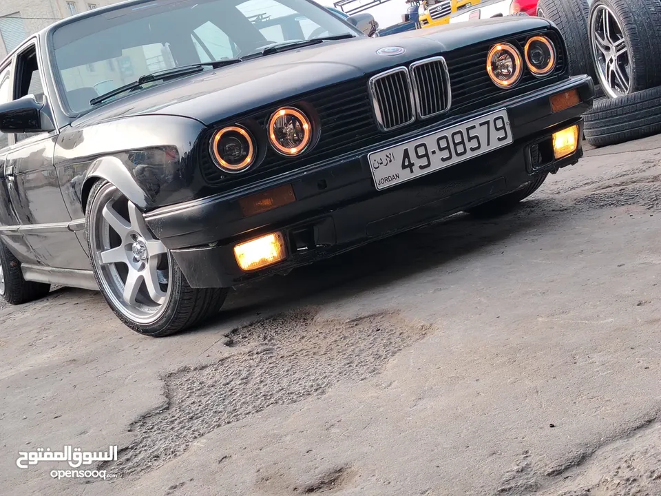 بي ام دبليو E30 موديل ،1986. محدثة. 1990